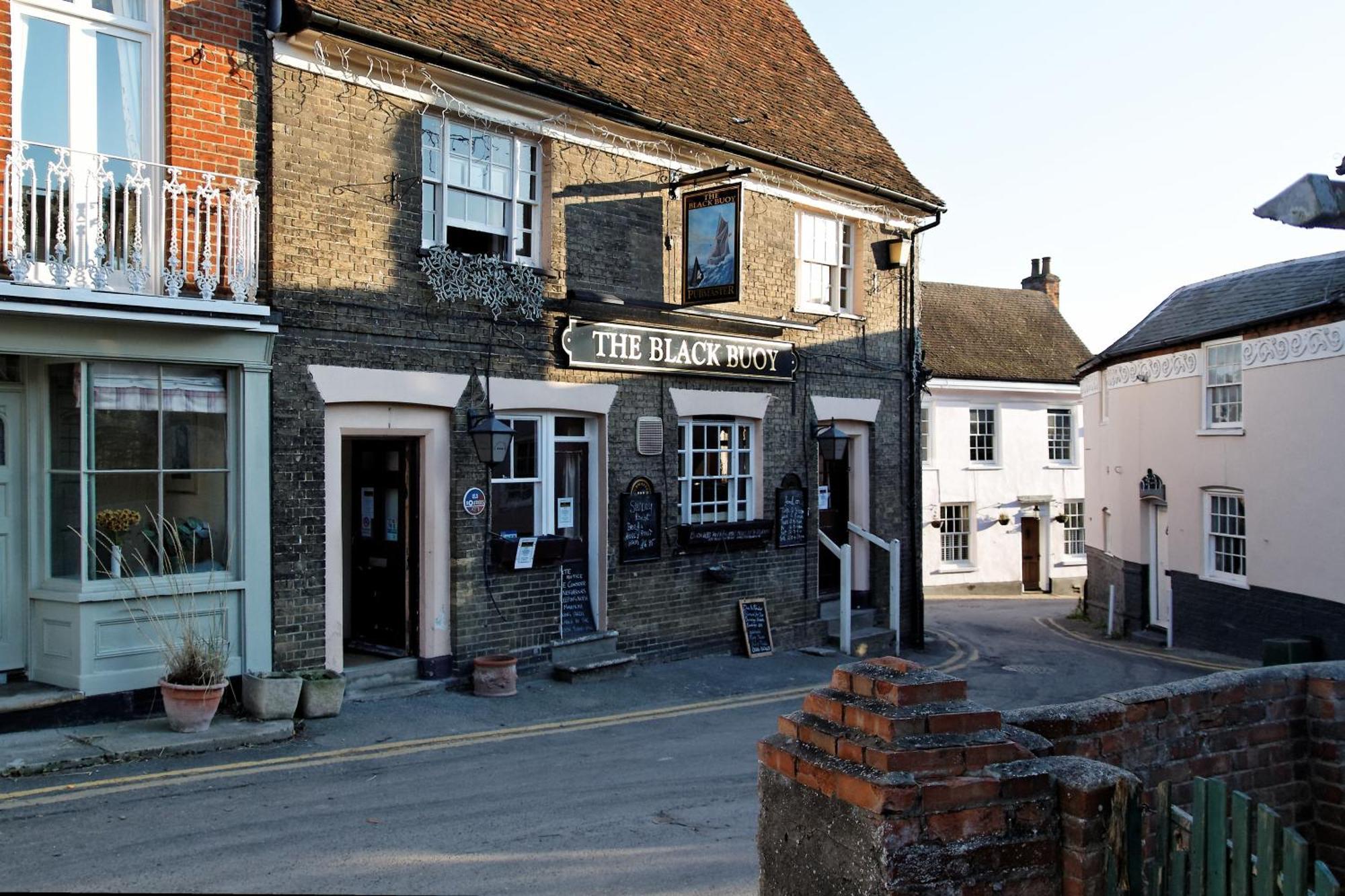 Queens Cottage, Wivenhoe Stylish, Plush, Cosy, Convenient & Quirky, 2X Double Bed Period Cottage Plus Patio - 9 Min Walk Train, 4 Min Walk High Street Pubs, Restaurants, Shops Eksteriør billede